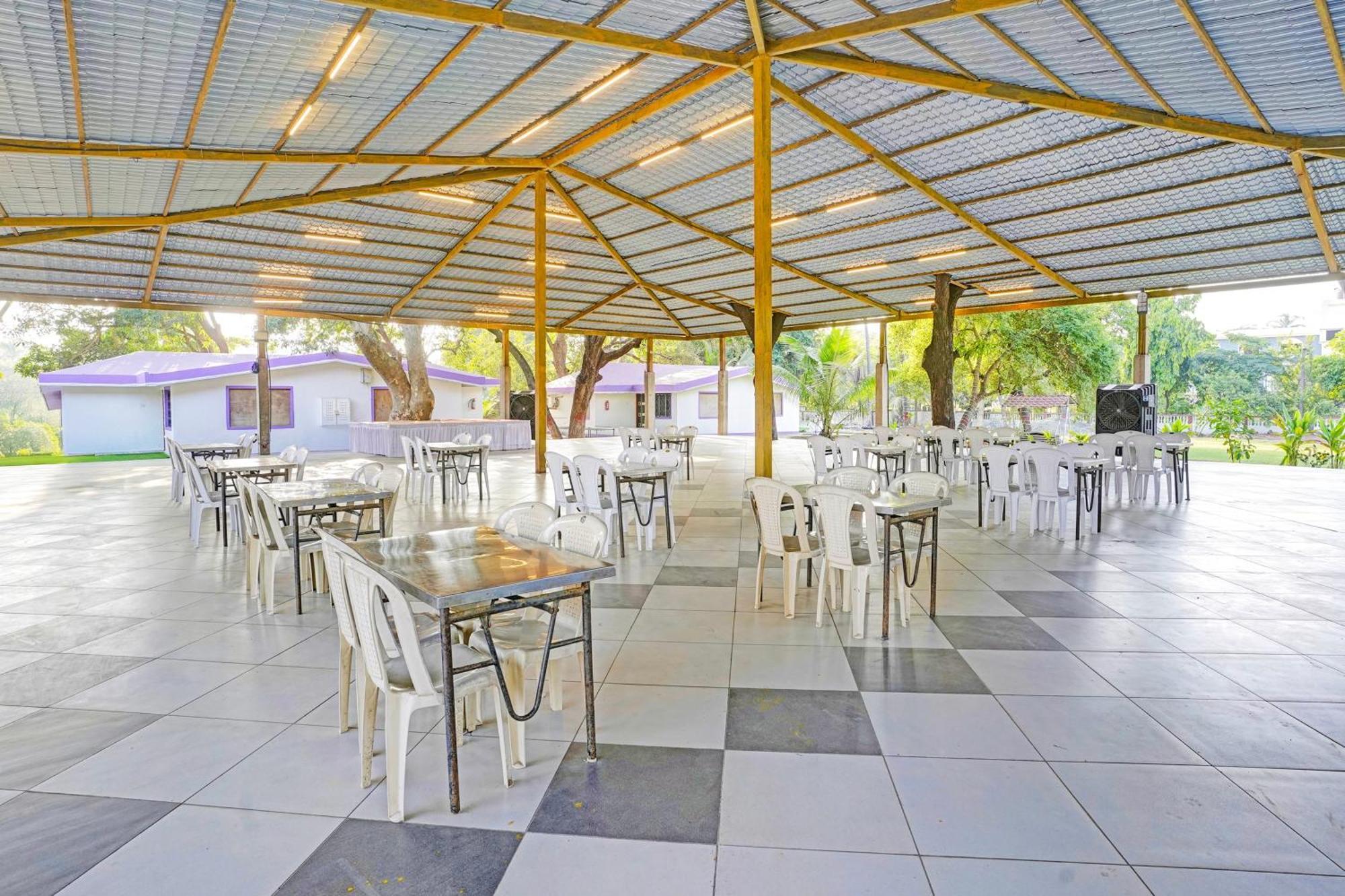 Hotel O Summer House Daman Buitenkant foto