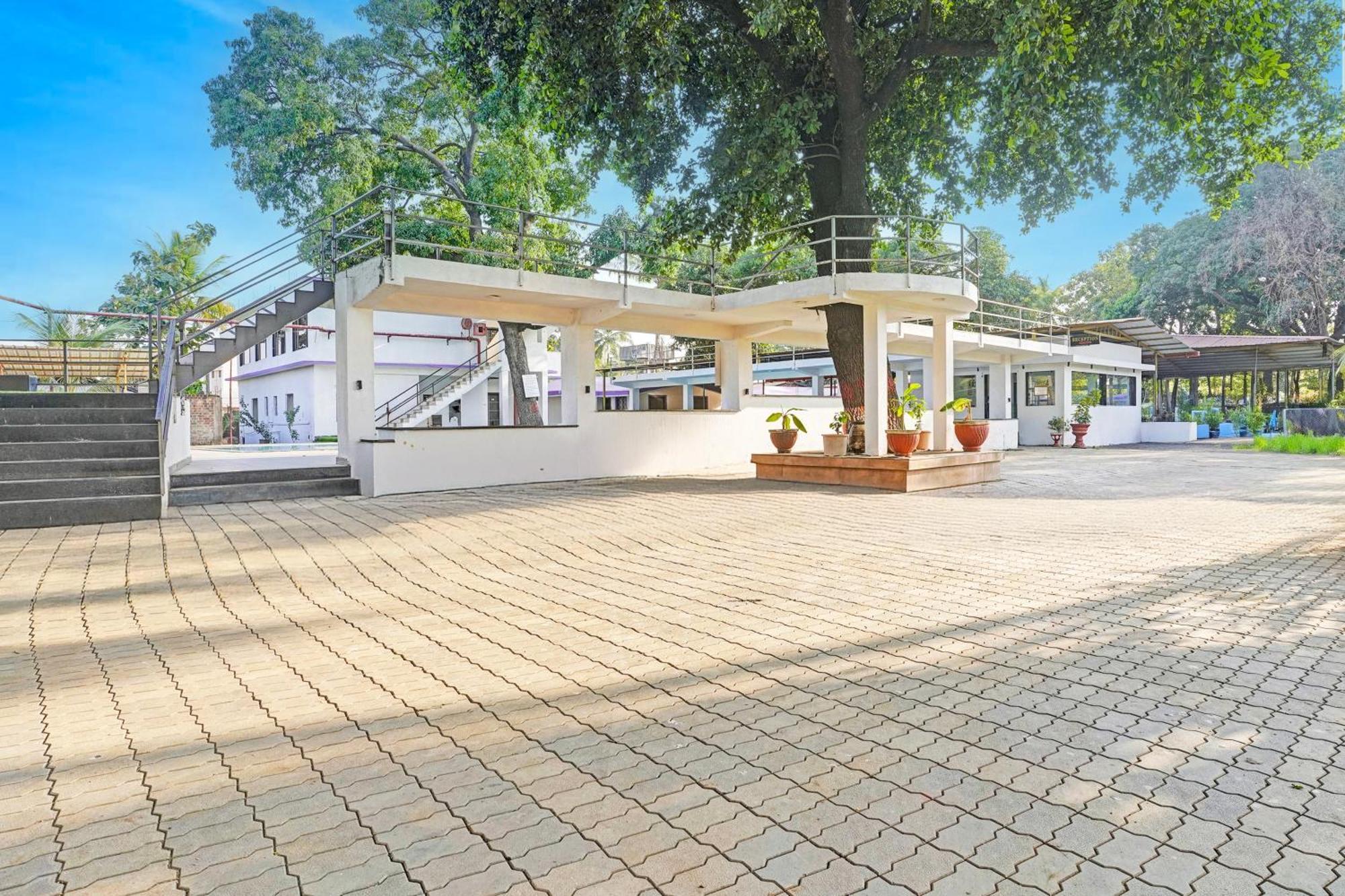 Hotel O Summer House Daman Buitenkant foto